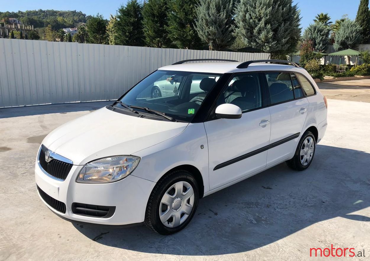 2008' Skoda Fabia photo #1