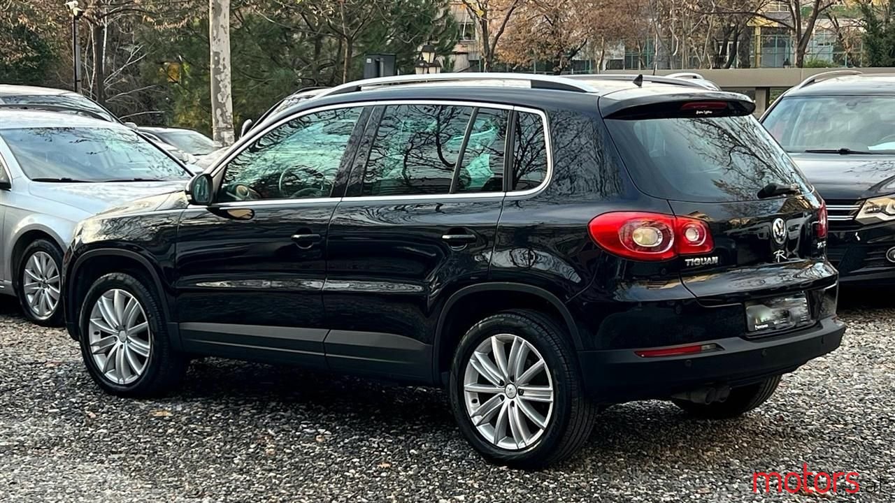 2009' Volkswagen Tiguan photo #2