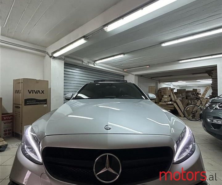 2015' Mercedes-Benz C 300 photo #1