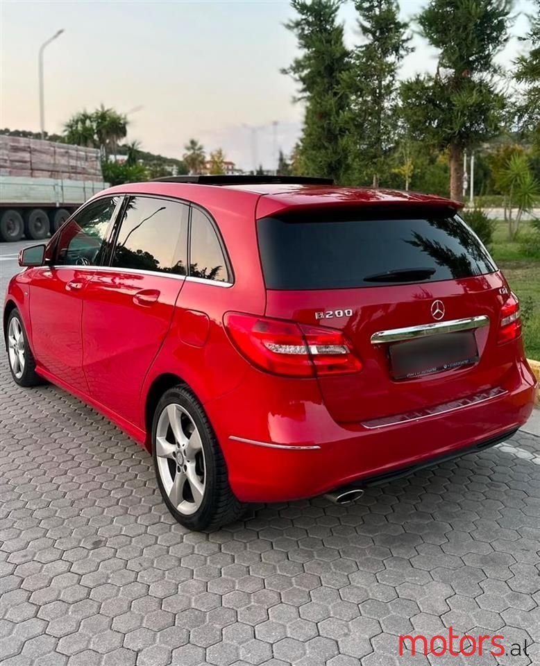 2012' Mercedes-Benz B 200 photo #2