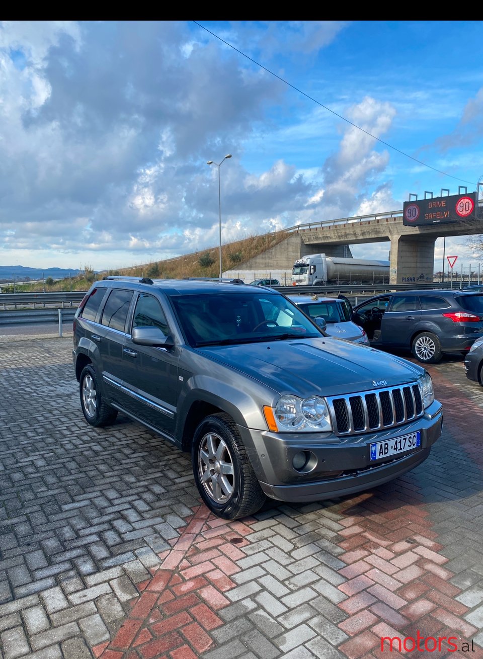 2007' Jeep Grand Cherokee photo #4