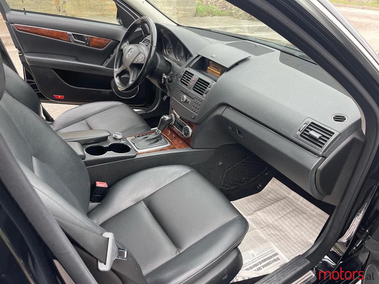 2011' Mercedes-Benz C 250 photo #6