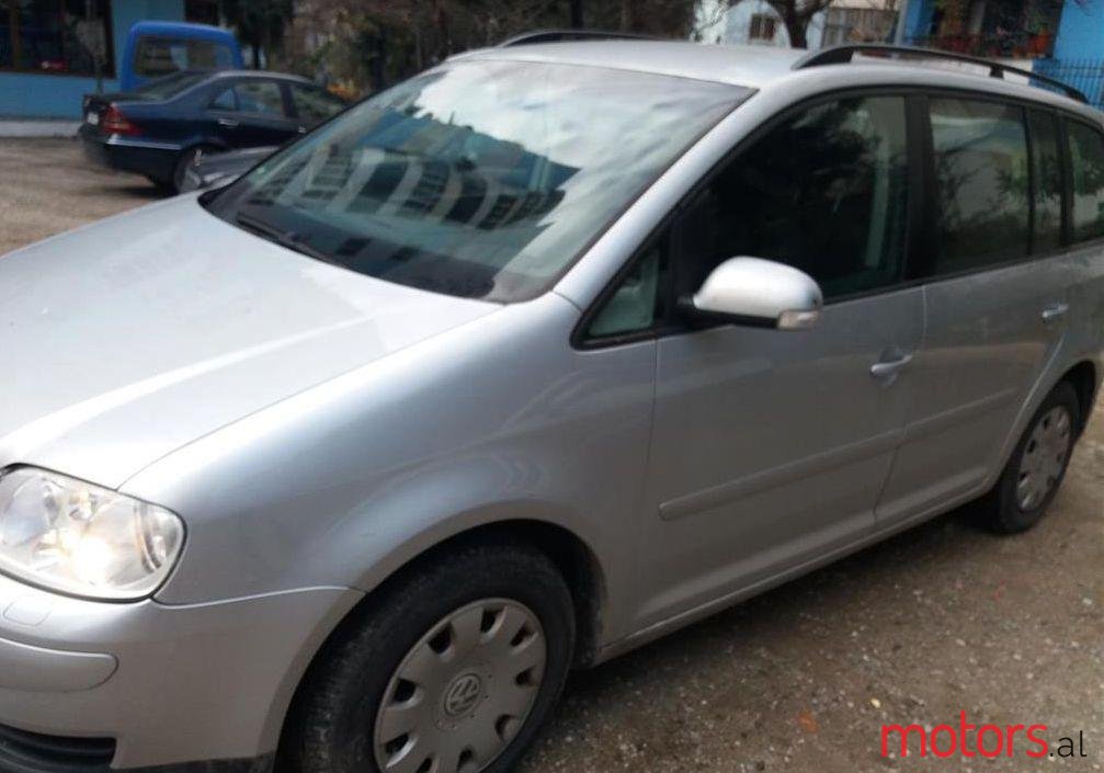 2004' Volkswagen Touran photo #1