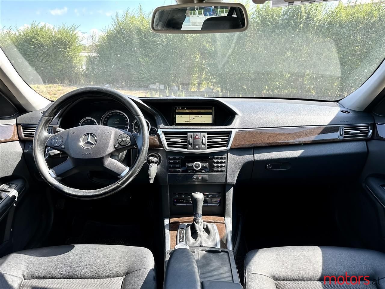 2010' Mercedes-Benz E 220 photo #3