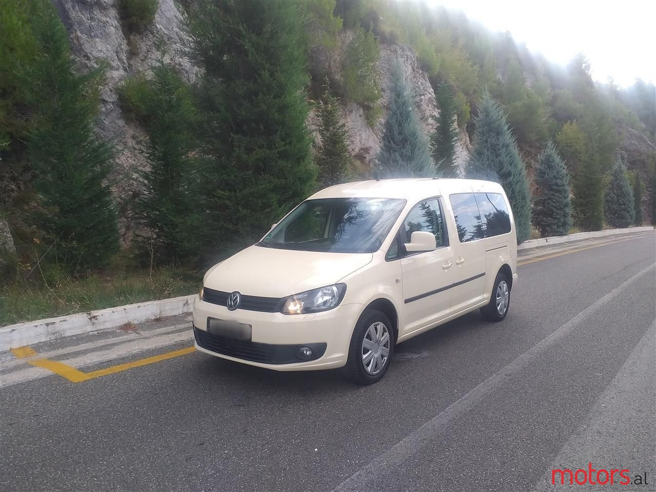 2015' Volkswagen Caddy photo #1