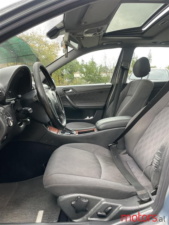 2005' Mercedes-Benz C 220 photo #3