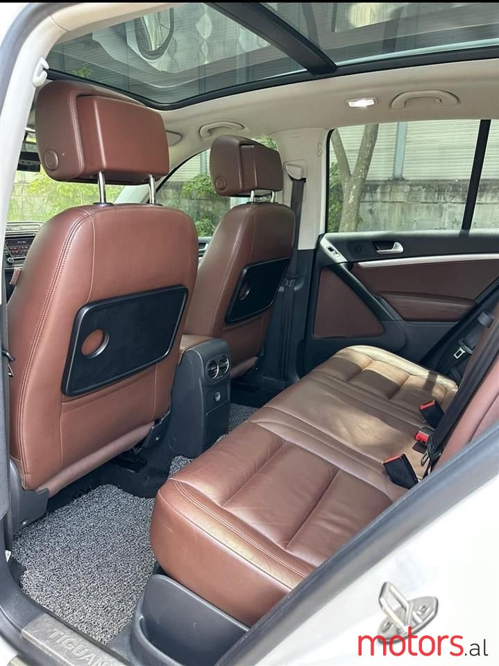2014' Volkswagen Tiguan photo #2