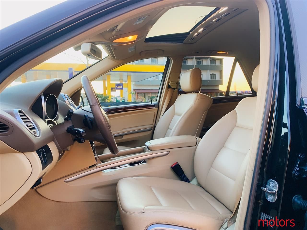 2010' Mercedes-Benz ML 320 photo #3