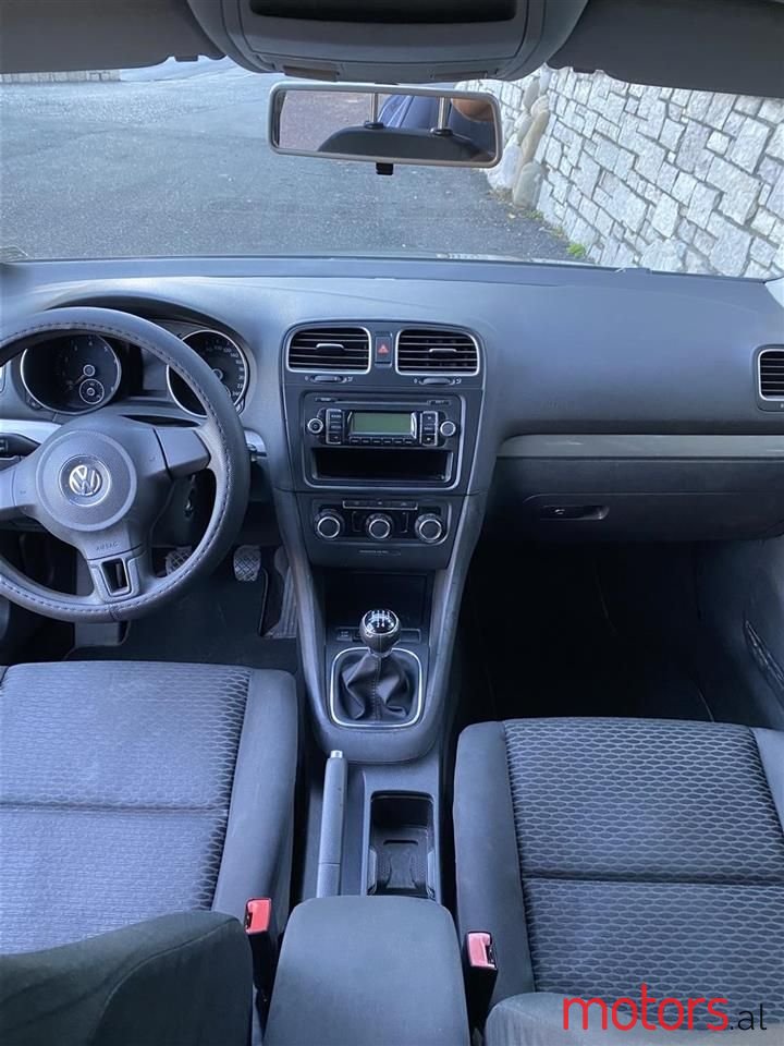 2008' Volkswagen Golf photo #5