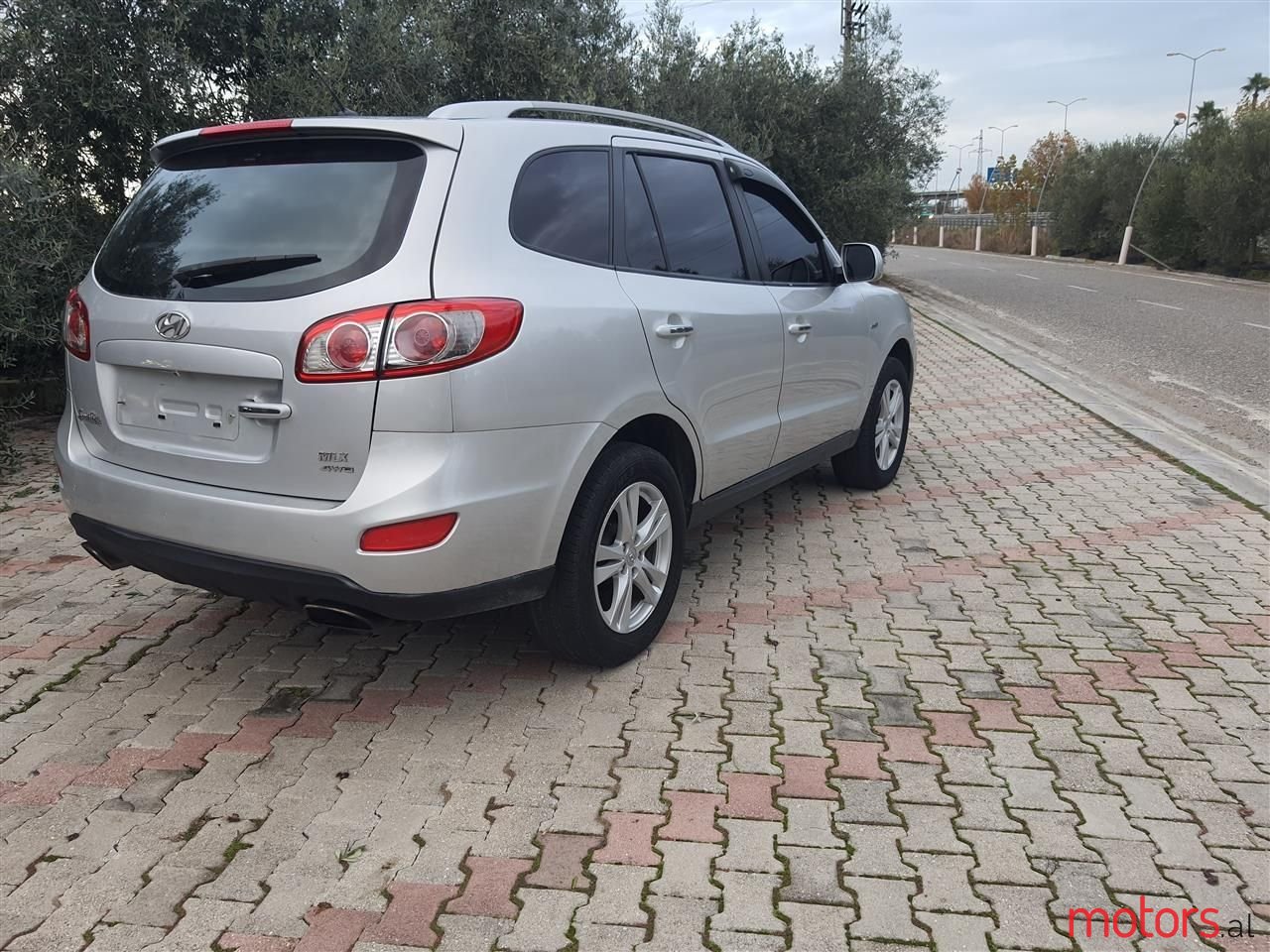 2011' Hyundai Santa Fe photo #2