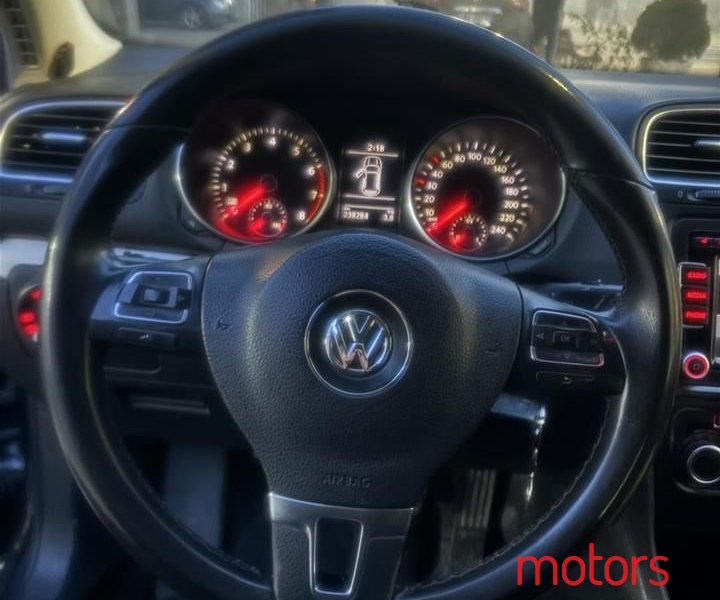 2009' Volkswagen Golf photo #2