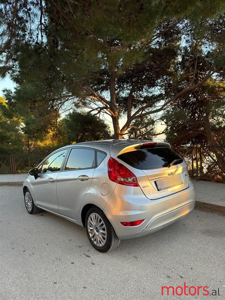 2011' Ford Fiesta photo #2