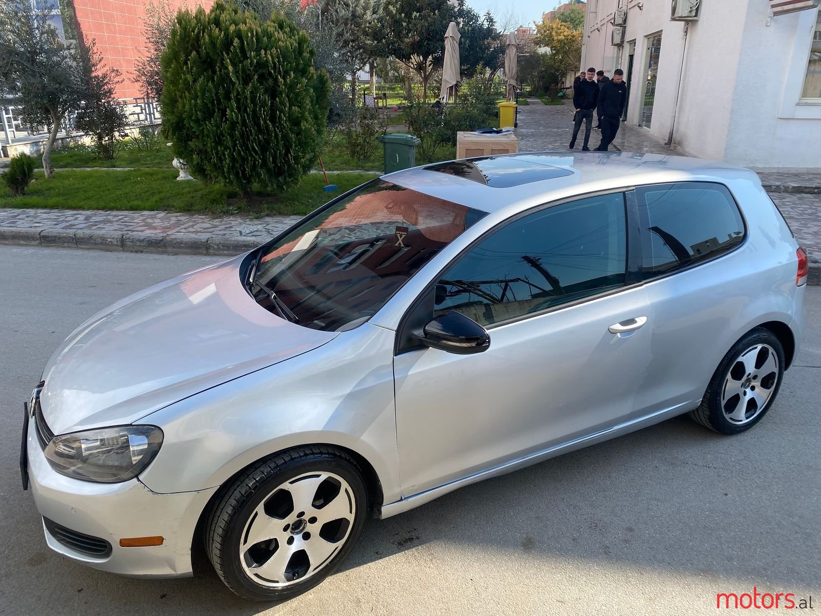 2010' Volkswagen Golf photo #5