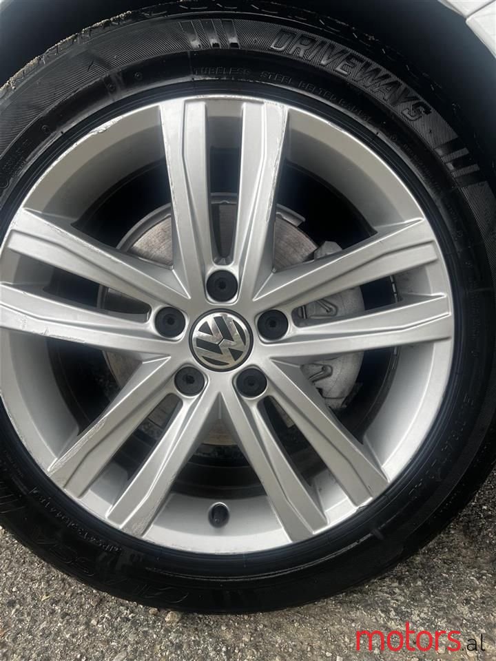 2015' Volkswagen Jetta photo #3