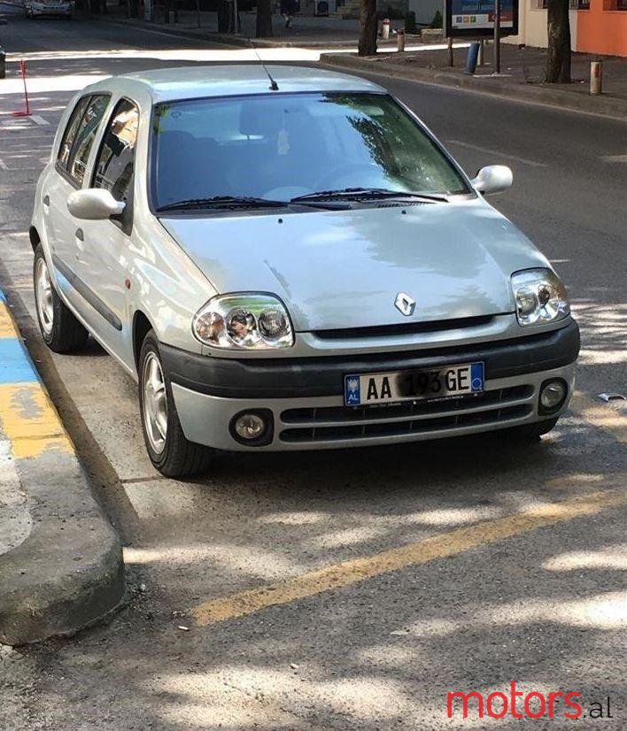 2001' Renault Clio photo #1