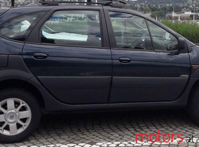 2002' Renault Megane photo #1