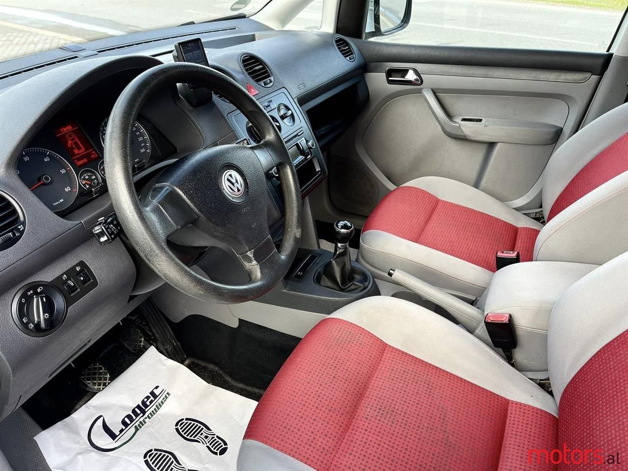 2008' Volkswagen Caddy photo #6