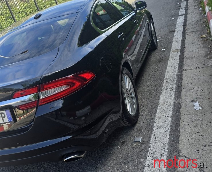2012' Jaguar XF photo #4