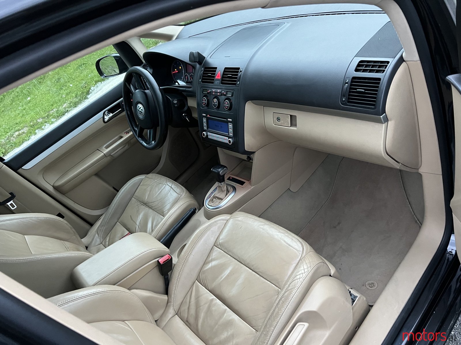 2006' Volkswagen Touran photo #2