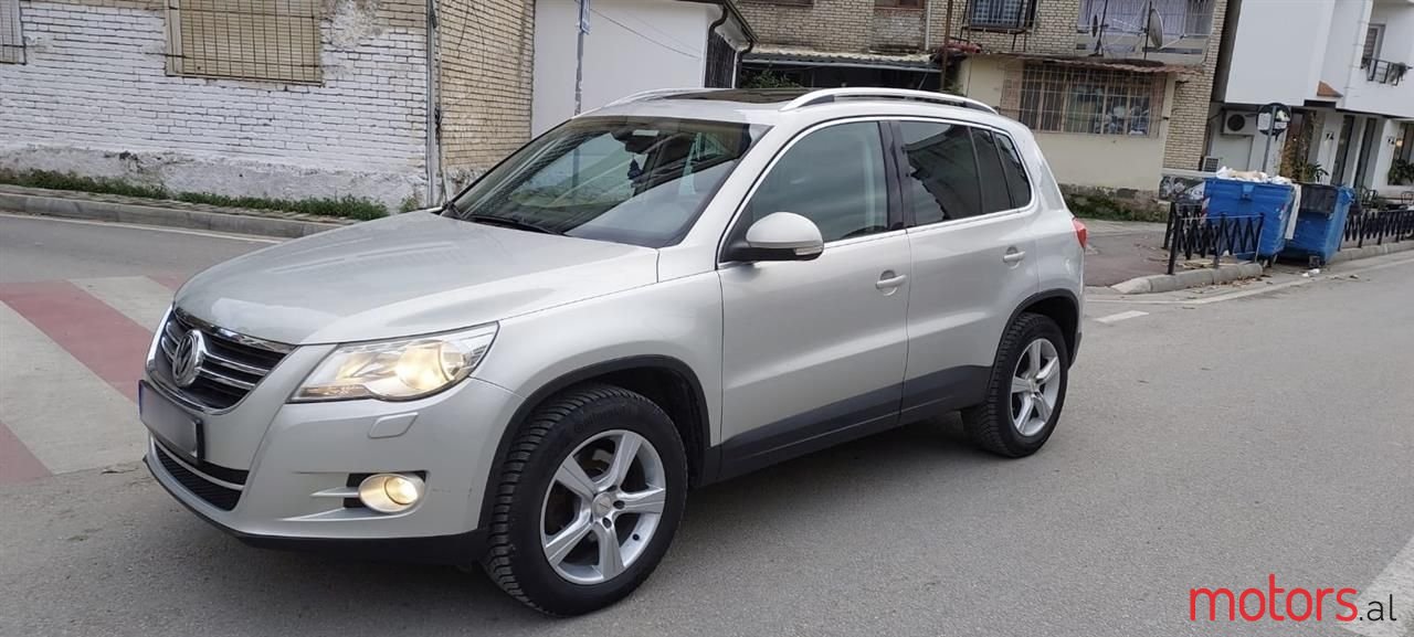 2009' Volkswagen Tiguan photo #2
