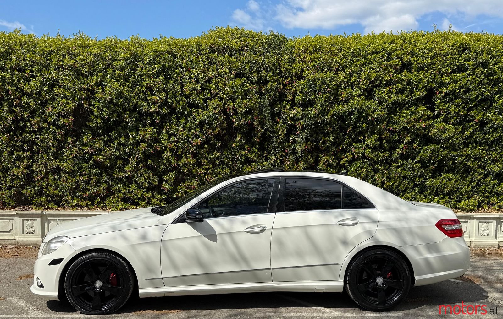 2010' Mercedes-Benz 350 photo #5