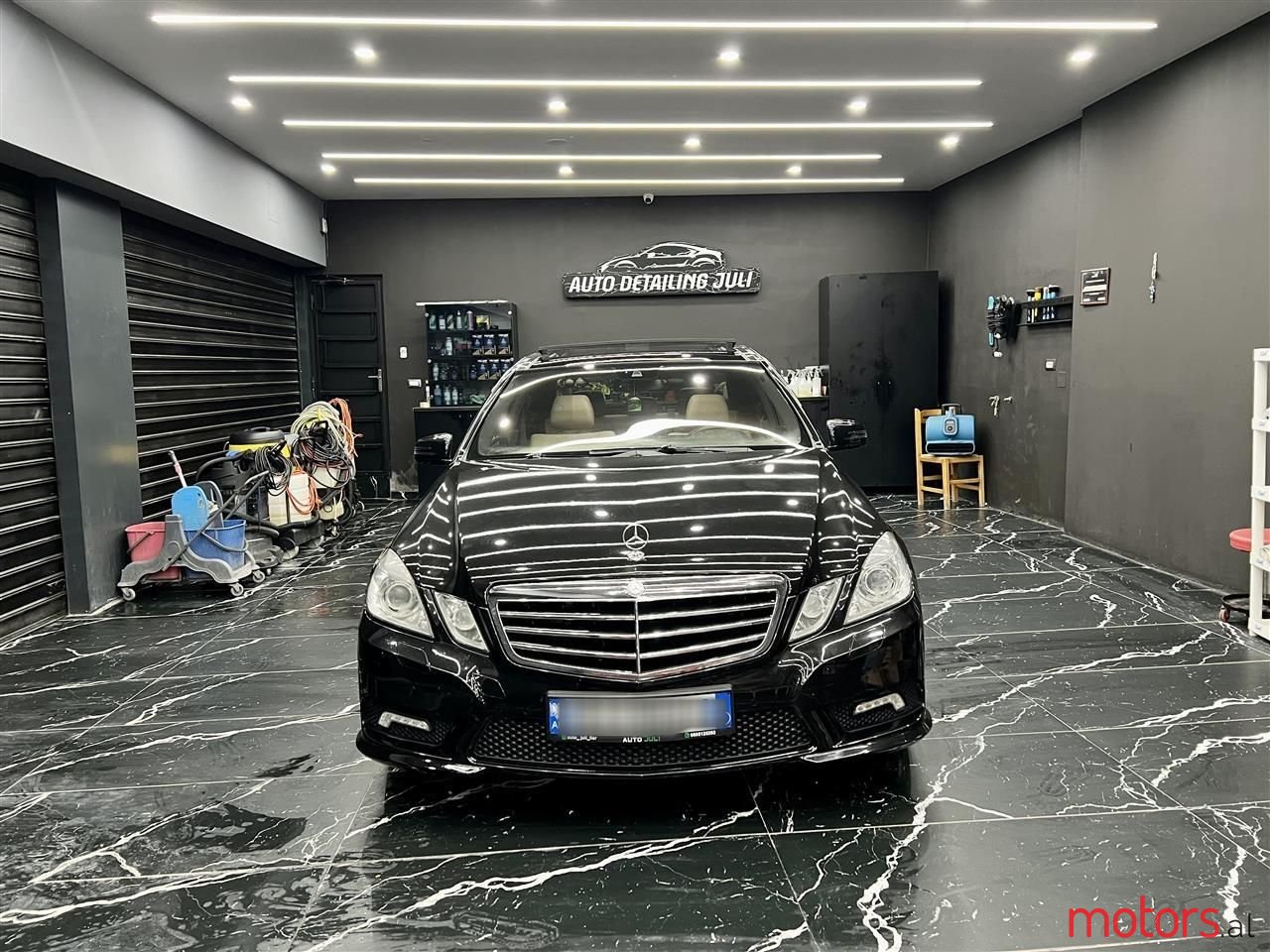 2011' Mercedes-Benz E 350 photo #3