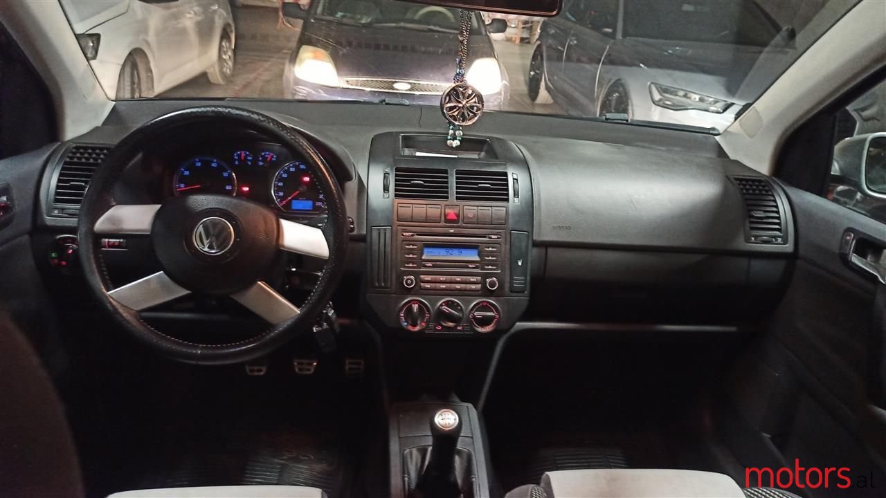 2008' Volkswagen Polo photo #6