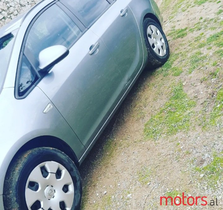 2011' Opel Astra J photo #1