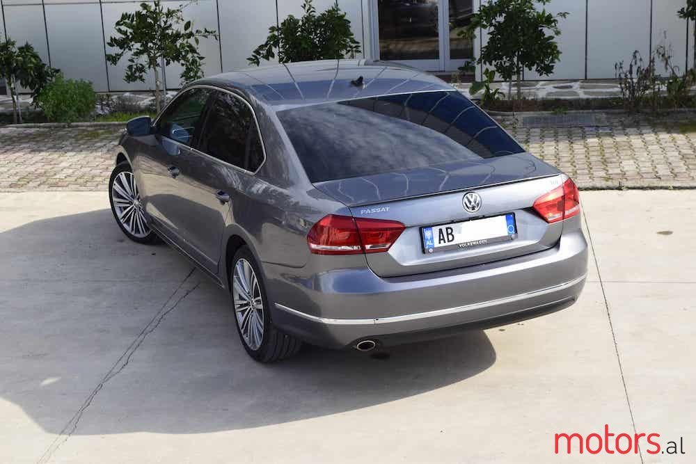 2015' Volkswagen Passat photo #5