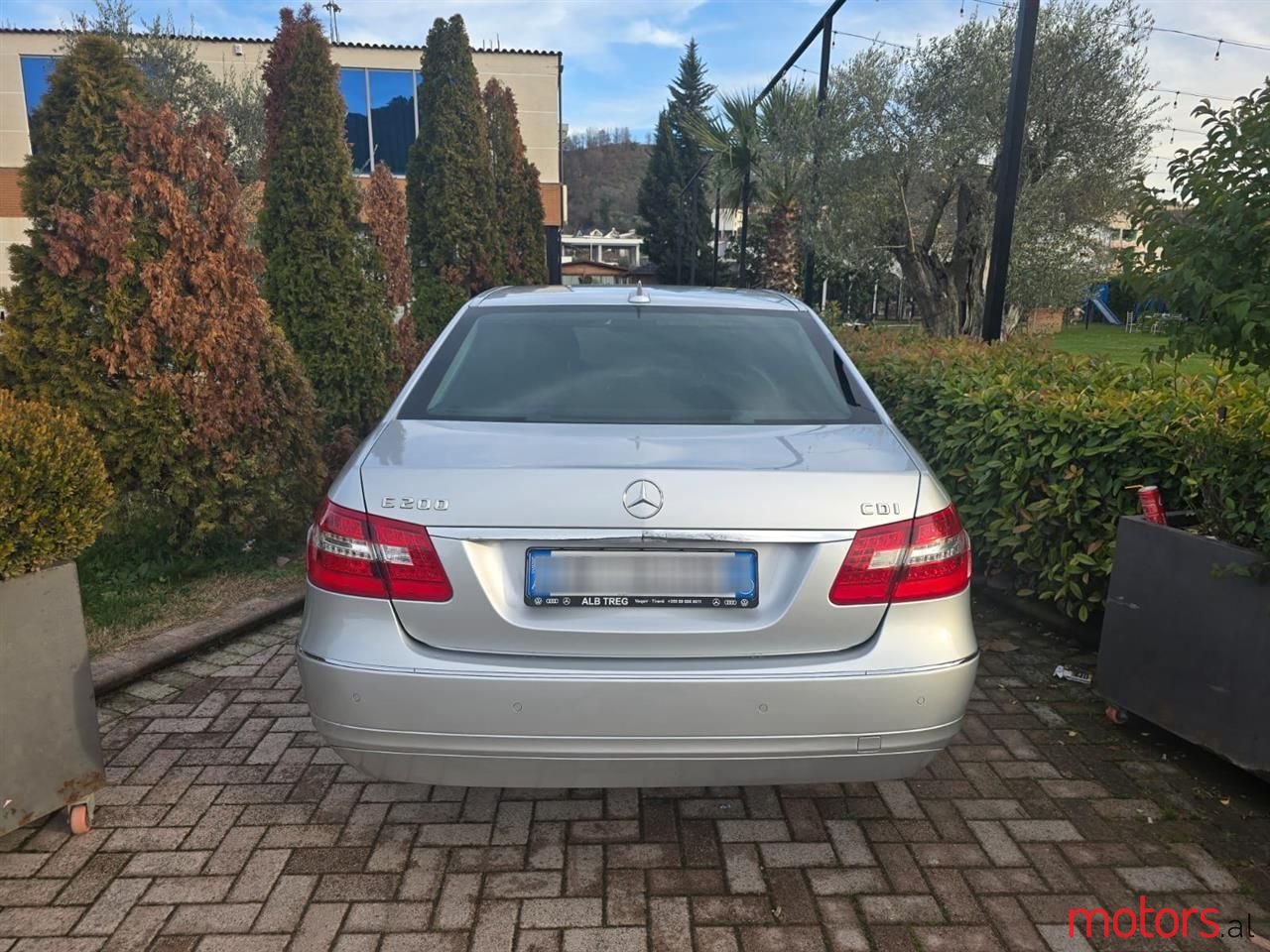 2011' Mercedes-Benz E 220 photo #5