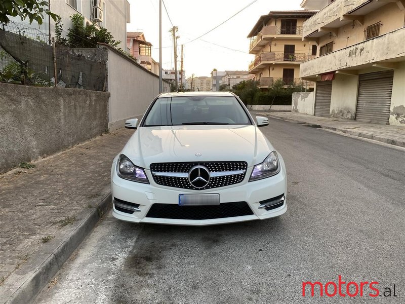 2012' Mercedes-Benz C 300 photo #2