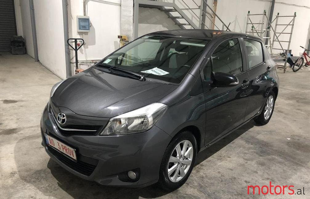 2012' Toyota Yaris photo #1