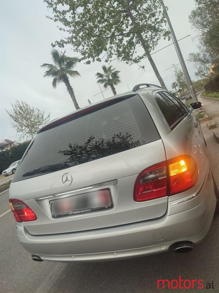 2008' Mercedes-Benz E 200 photo #4