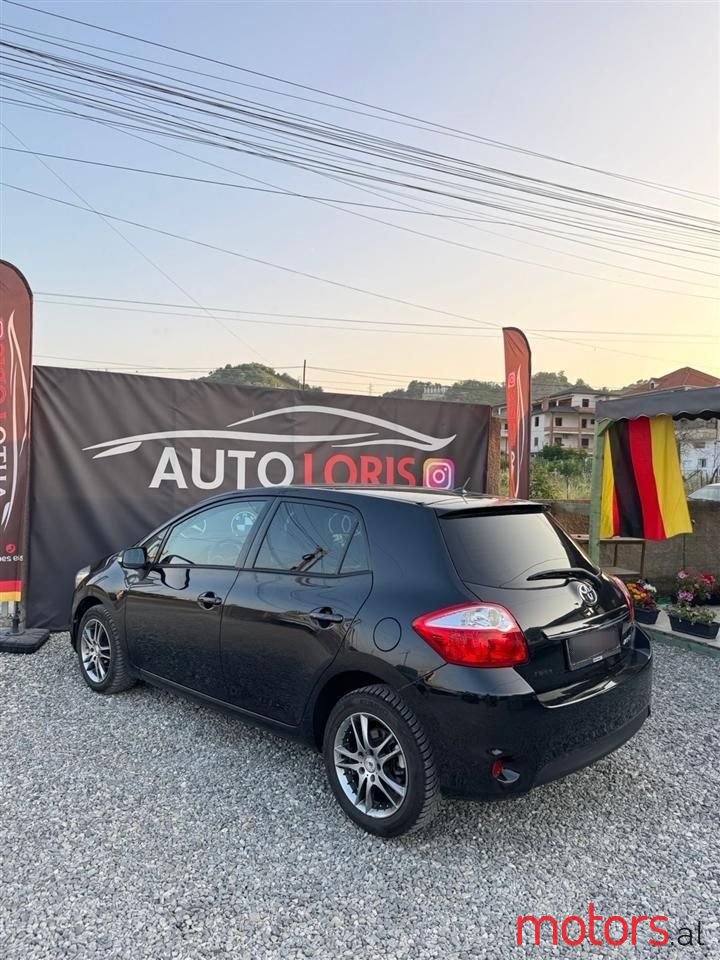 2011' Toyota Auris photo #3