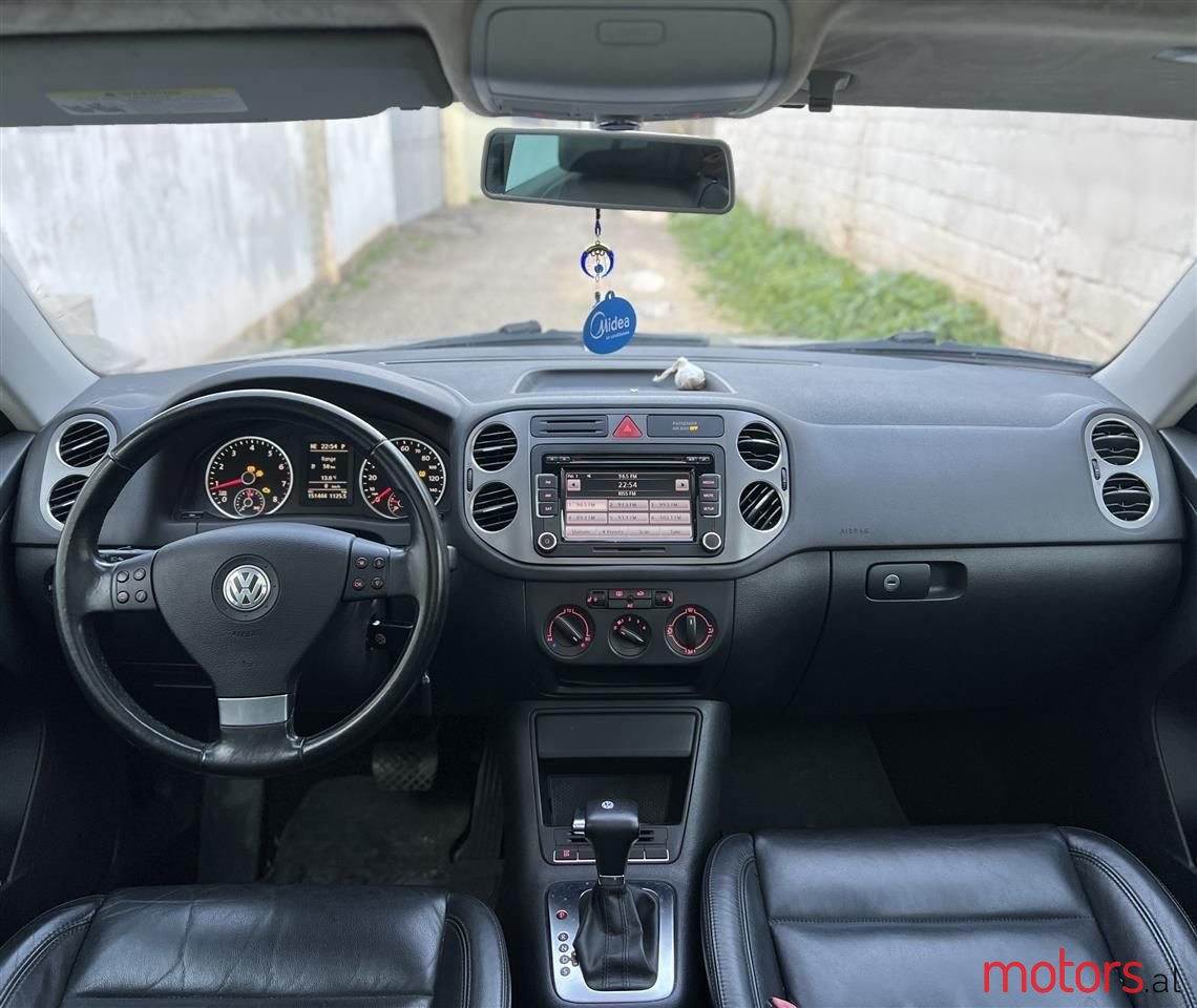 2009' Volkswagen Tiguan photo #5