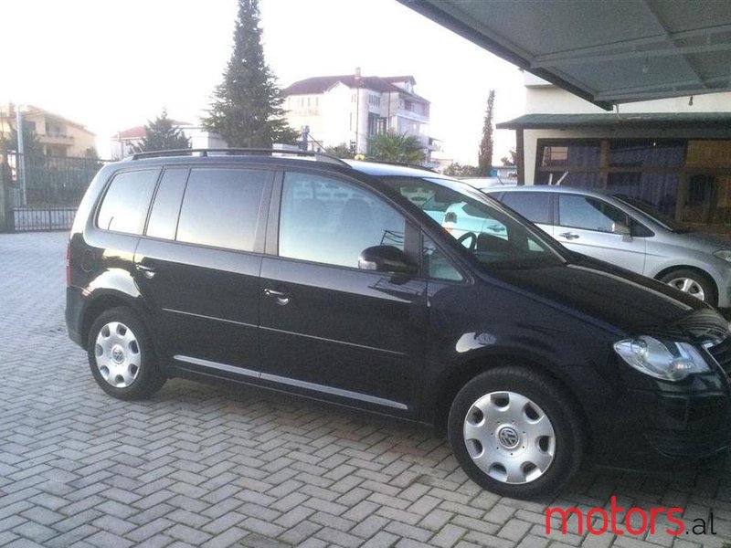 2008' Volkswagen Touran photo #1