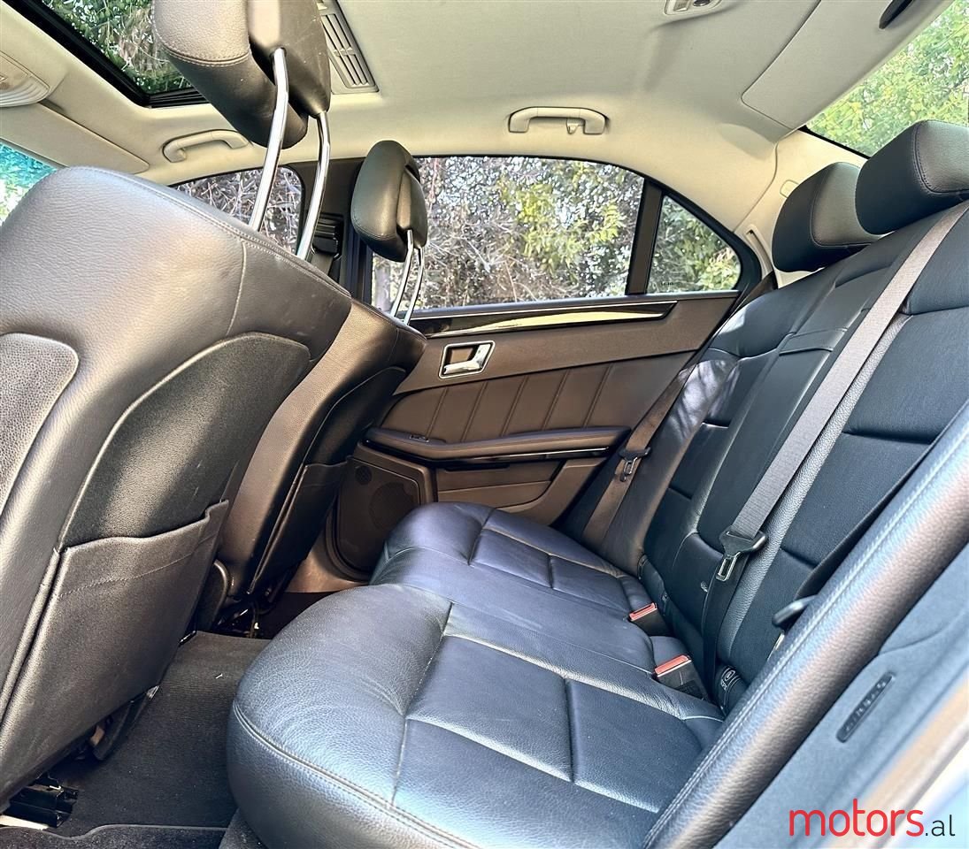 2012' Mercedes-Benz E 220 photo #3