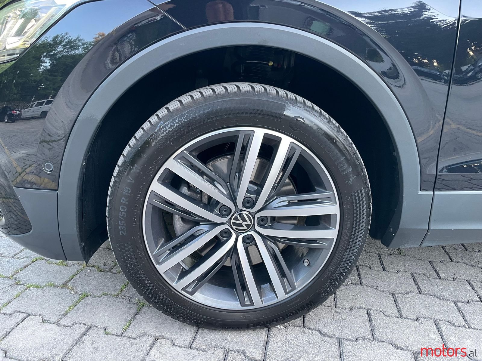 2022' Volkswagen Tiguan photo #3