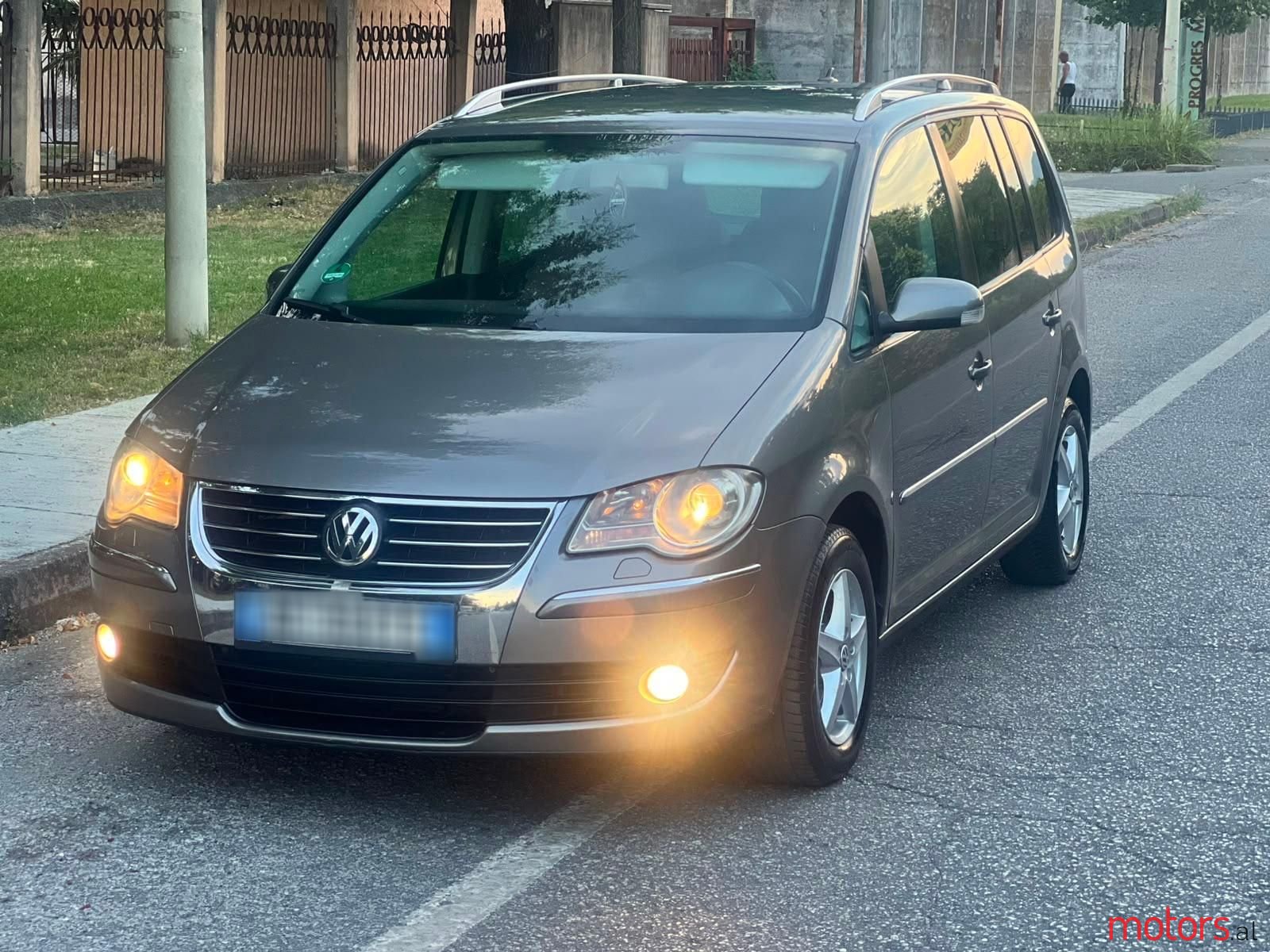 2007' Volkswagen Touran photo #6