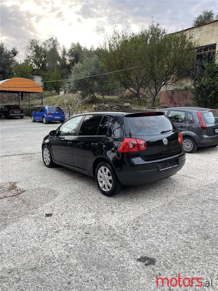 2004' Volkswagen Golf photo #2