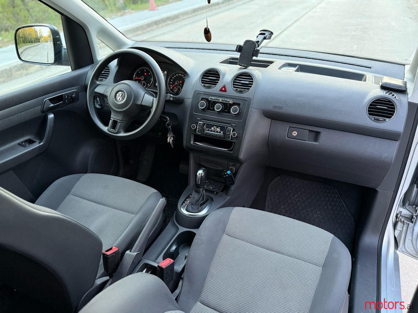 2013' Volkswagen Caddy photo #5