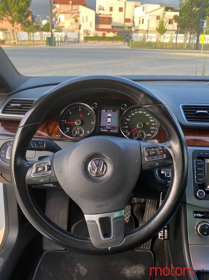 2013' Volkswagen Passat photo #4