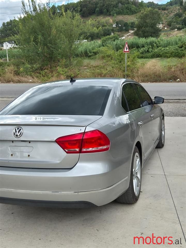 2013' Volkswagen Passat photo #6