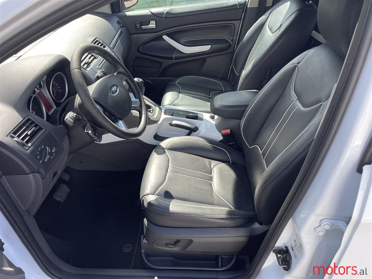 2011' Ford Kuga photo #4