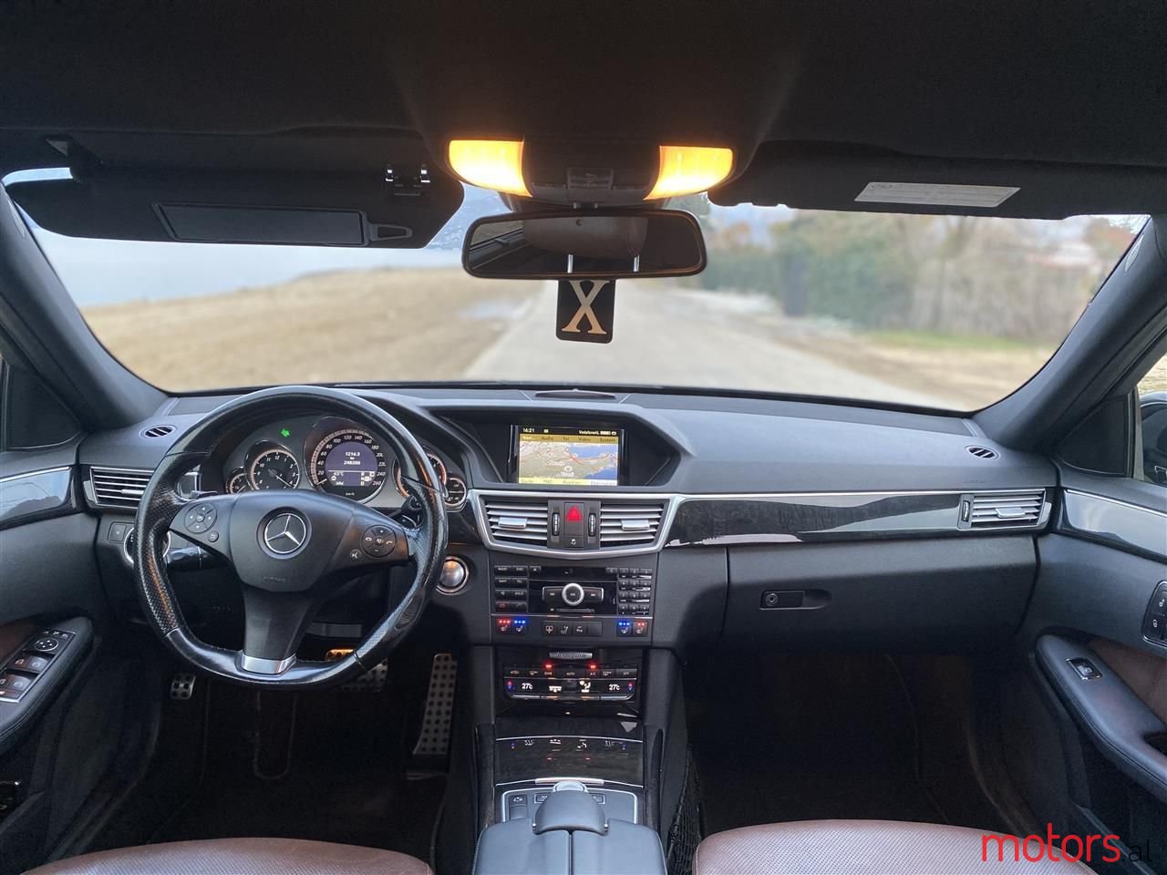 2011' Mercedes-Benz E 350 photo #3