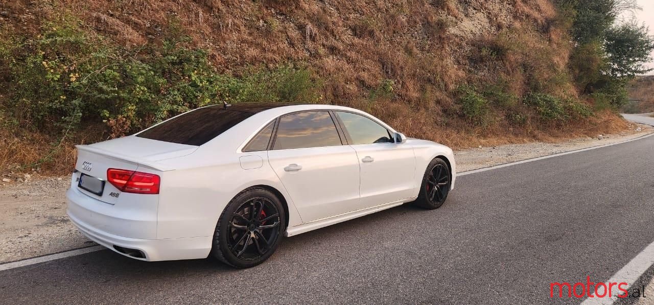 2012' Audi A8 photo #2