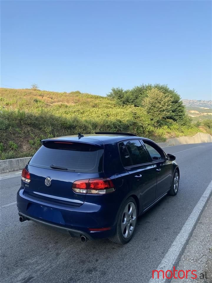 2010' Volkswagen Golf photo #3