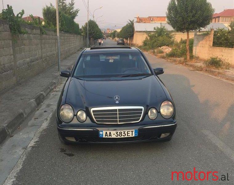 2001' Mercedes-Benz 270 photo #2