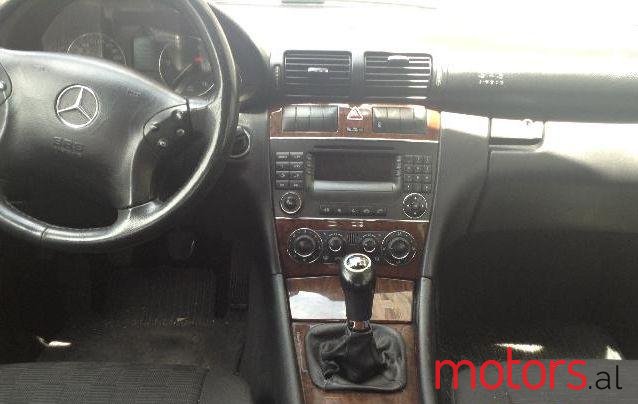 2005' Mercedes-Benz C-Class photo #2