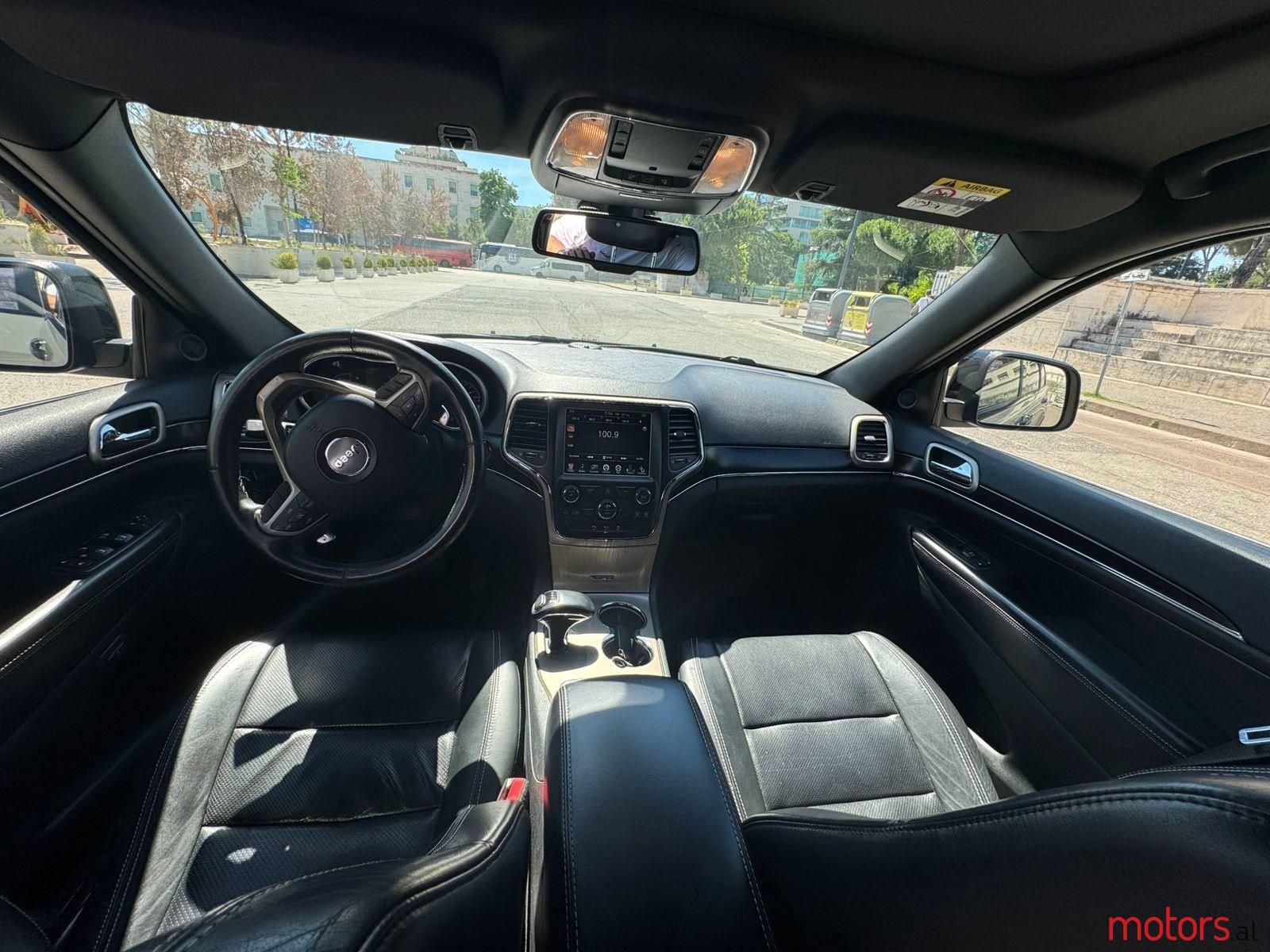 2015' Jeep Grand Cherokee photo #4